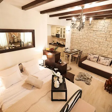 Luxury Center Angels Rm Apartman